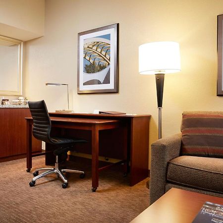 Doubletree Suites By Hilton Hotel Cincinnati - Blue Ash Sharonville Buitenkant foto