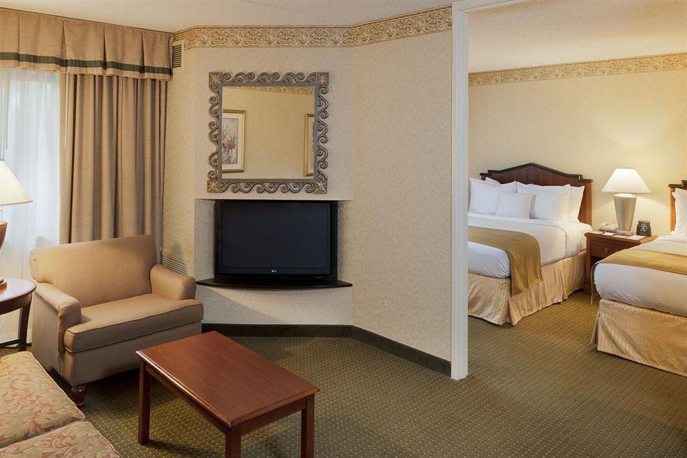 Doubletree Suites By Hilton Hotel Cincinnati - Blue Ash Sharonville Kamer foto