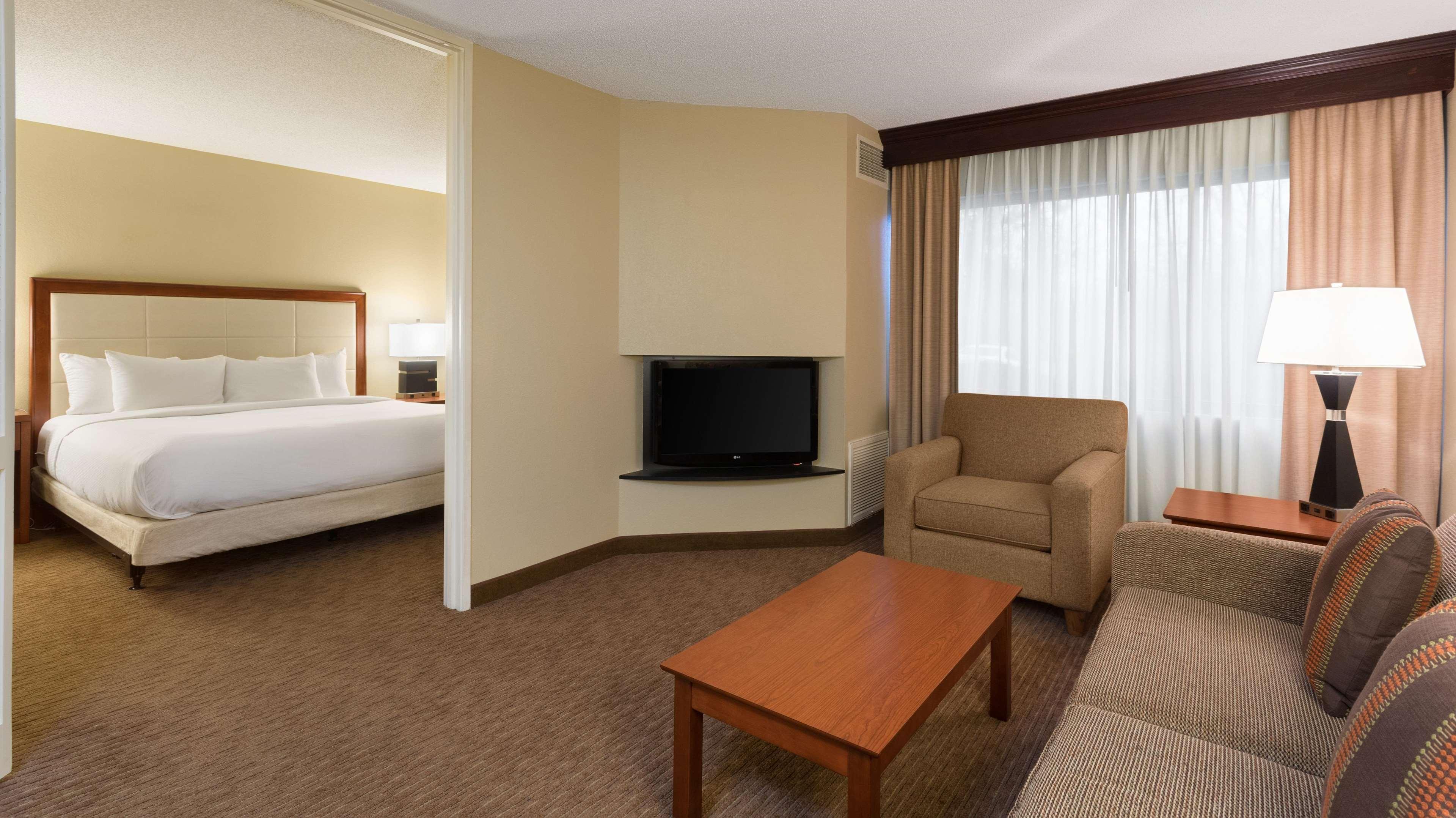 Doubletree Suites By Hilton Hotel Cincinnati - Blue Ash Sharonville Buitenkant foto
