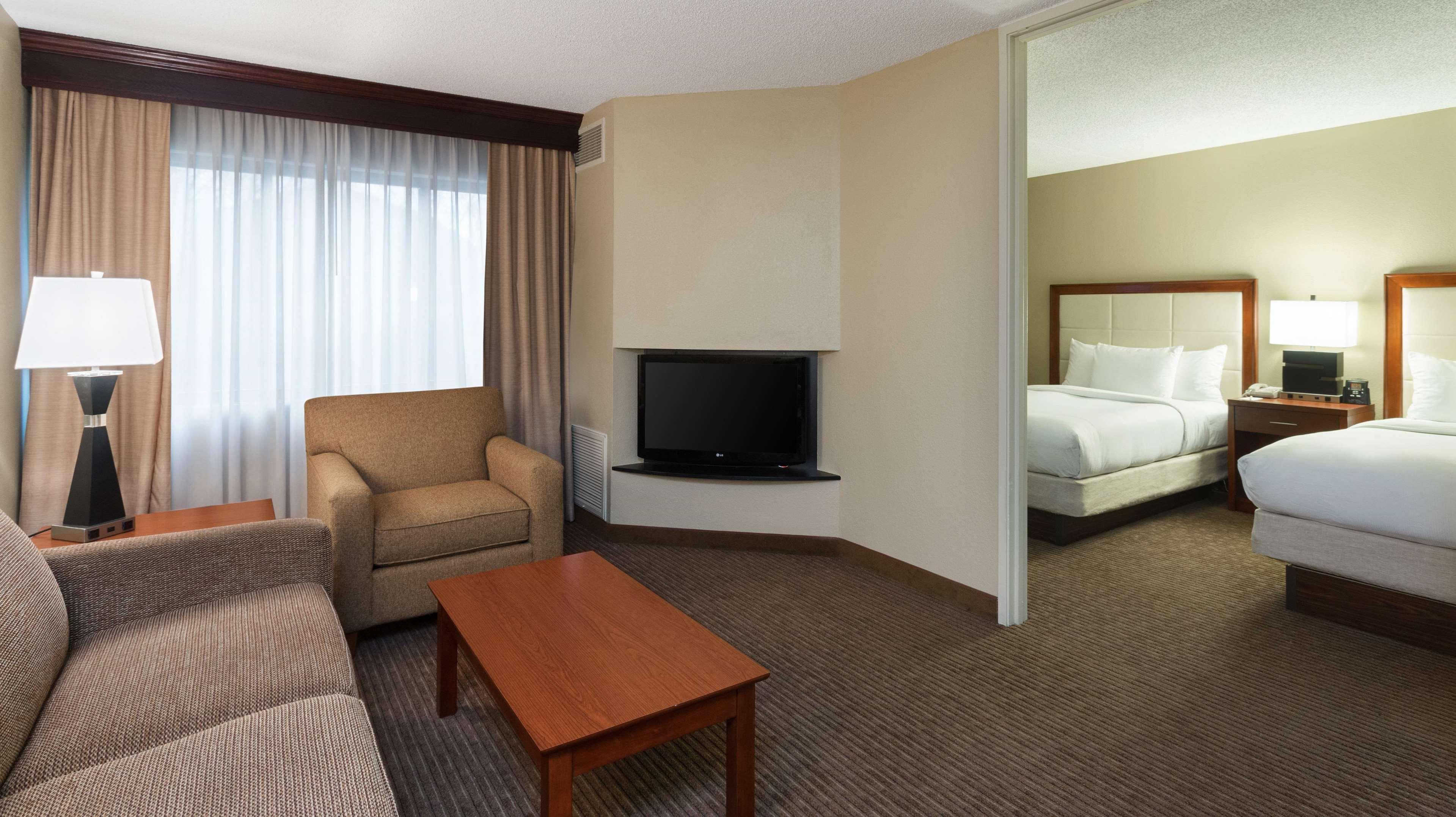 Doubletree Suites By Hilton Hotel Cincinnati - Blue Ash Sharonville Buitenkant foto