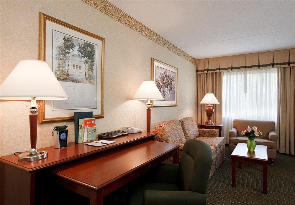 Doubletree Suites By Hilton Hotel Cincinnati - Blue Ash Sharonville Buitenkant foto