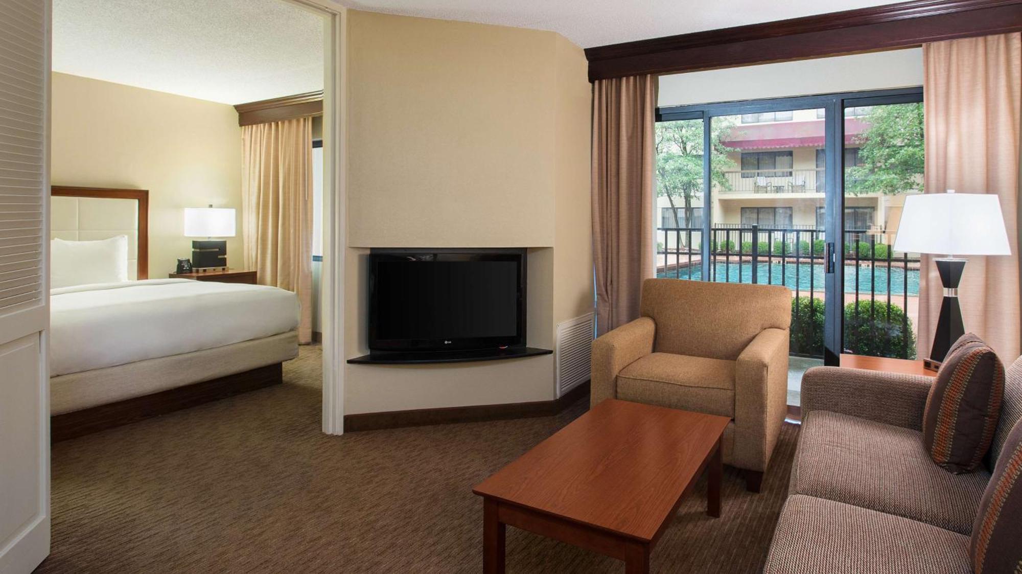 Doubletree Suites By Hilton Hotel Cincinnati - Blue Ash Sharonville Buitenkant foto