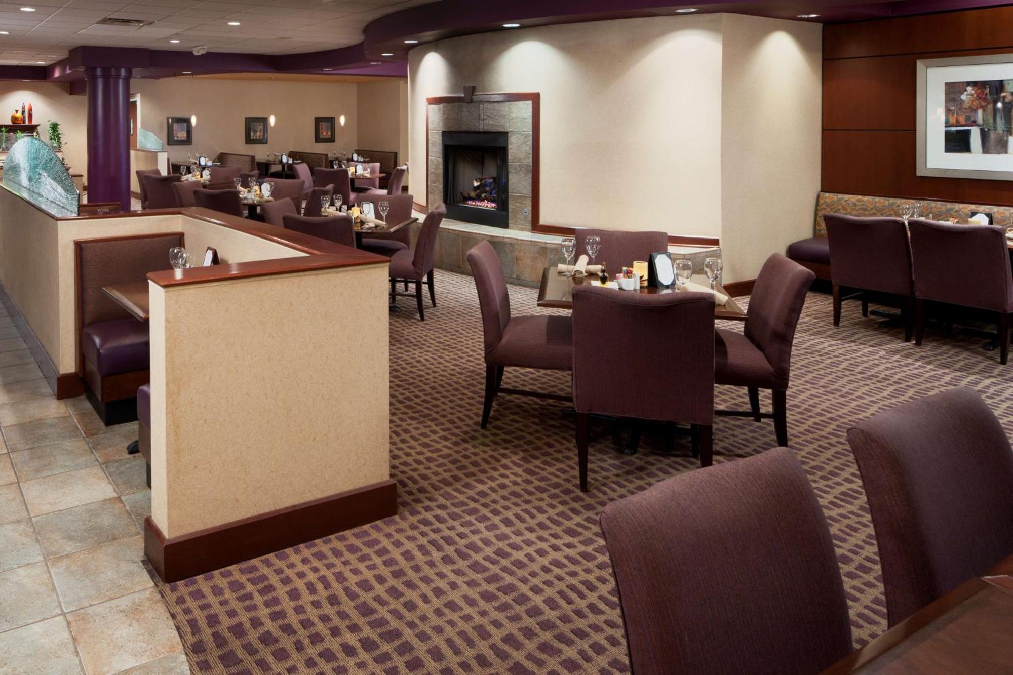 Doubletree Suites By Hilton Hotel Cincinnati - Blue Ash Sharonville Buitenkant foto