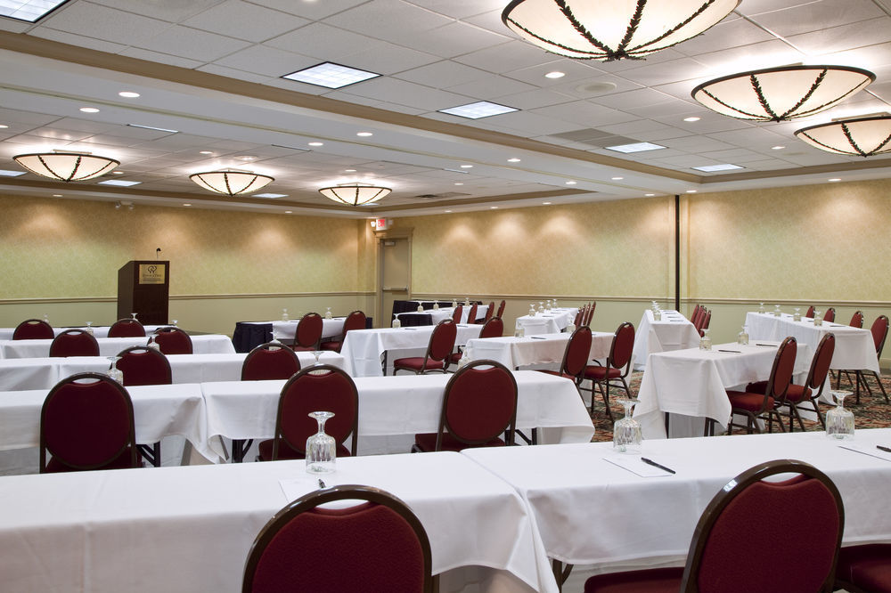 Doubletree Suites By Hilton Hotel Cincinnati - Blue Ash Sharonville Zakenleven foto